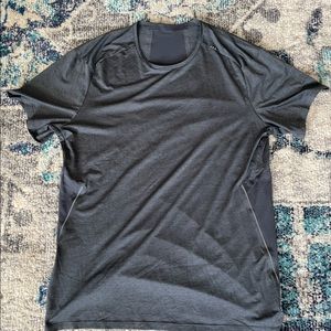 Lulu Lemon Men’s Fast and Free shirt Sleeve Shirt